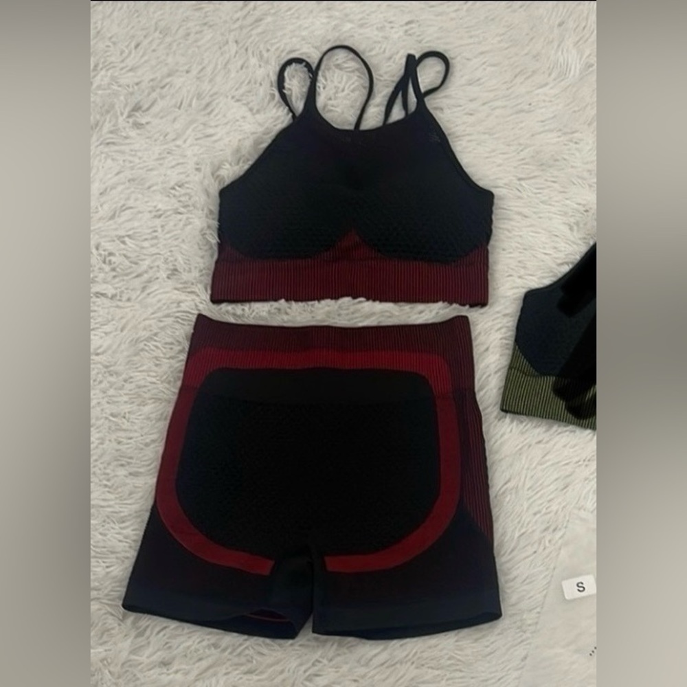 Like new Astoria Activewear 2 piece set